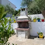 Nyaraló Isabella *