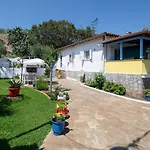 Nyaraló Isabella Toróni