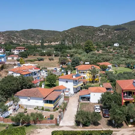 Nyaraló Isabella Toróni